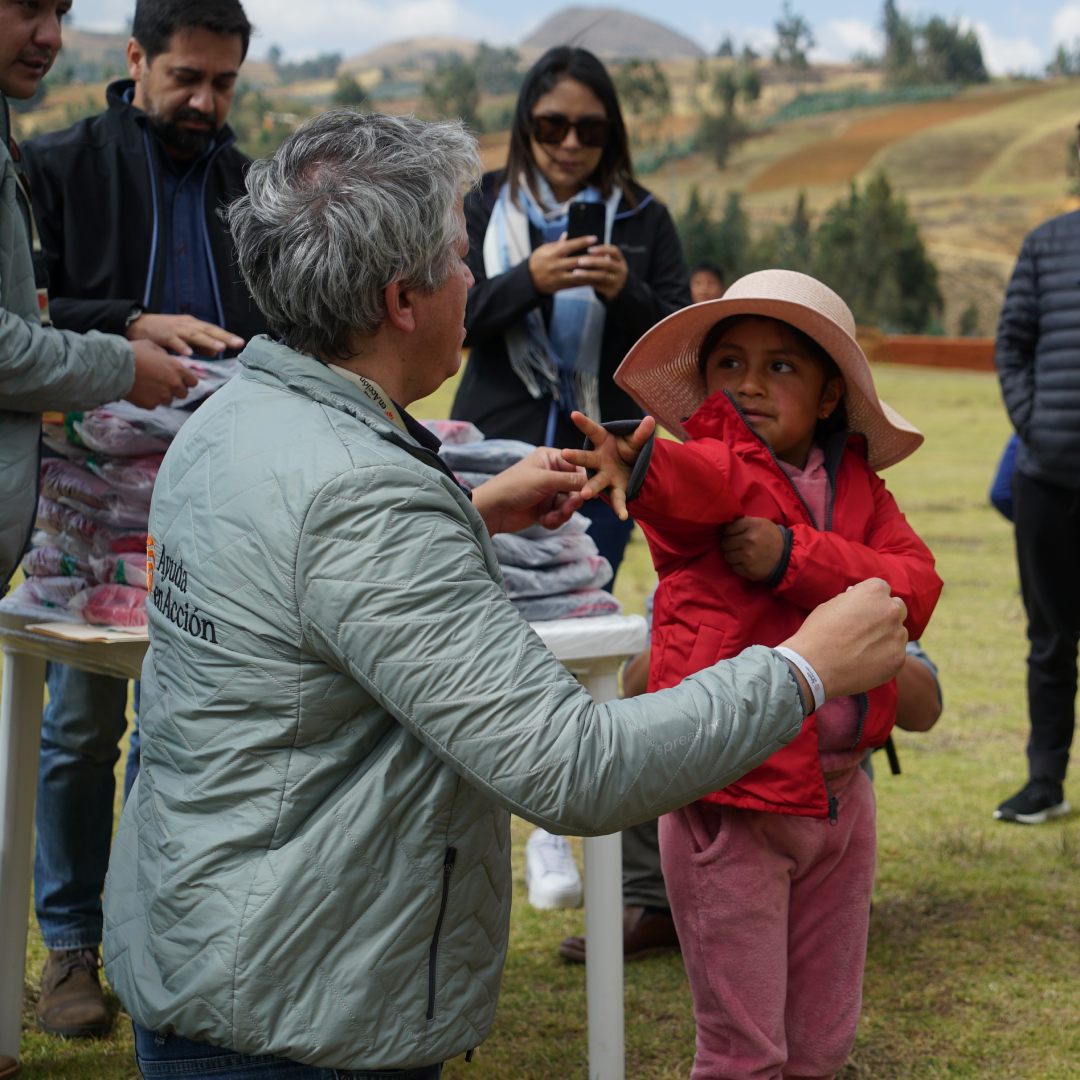 Nuestro Management team abrigando a más de mil niños en las zonas afectadas por el friaje del Perú