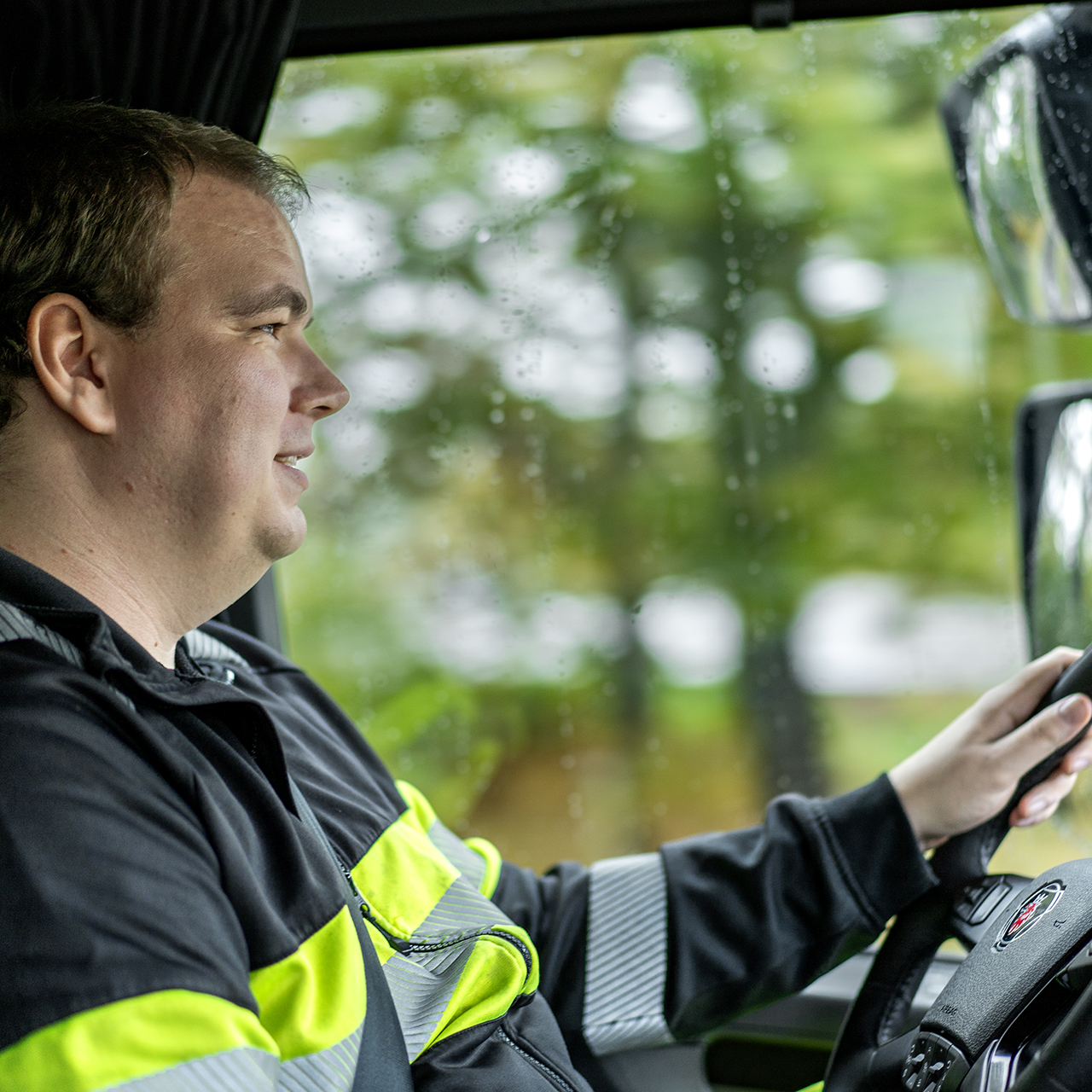 Förare i en Scania lastbil