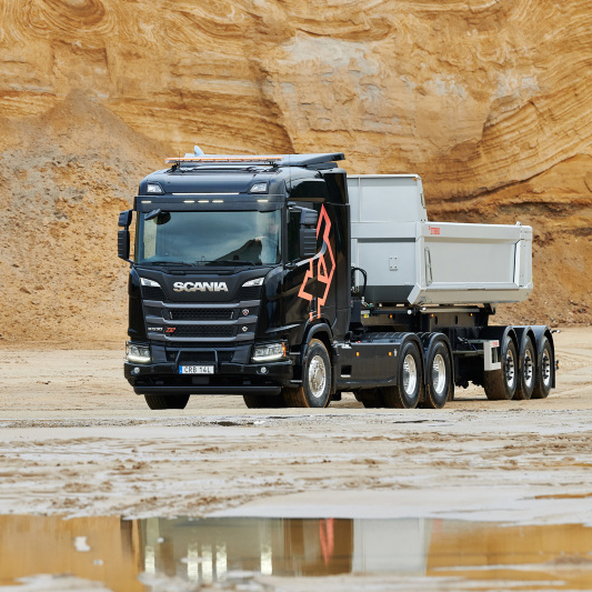 Lastbil i Scanias XT-serie