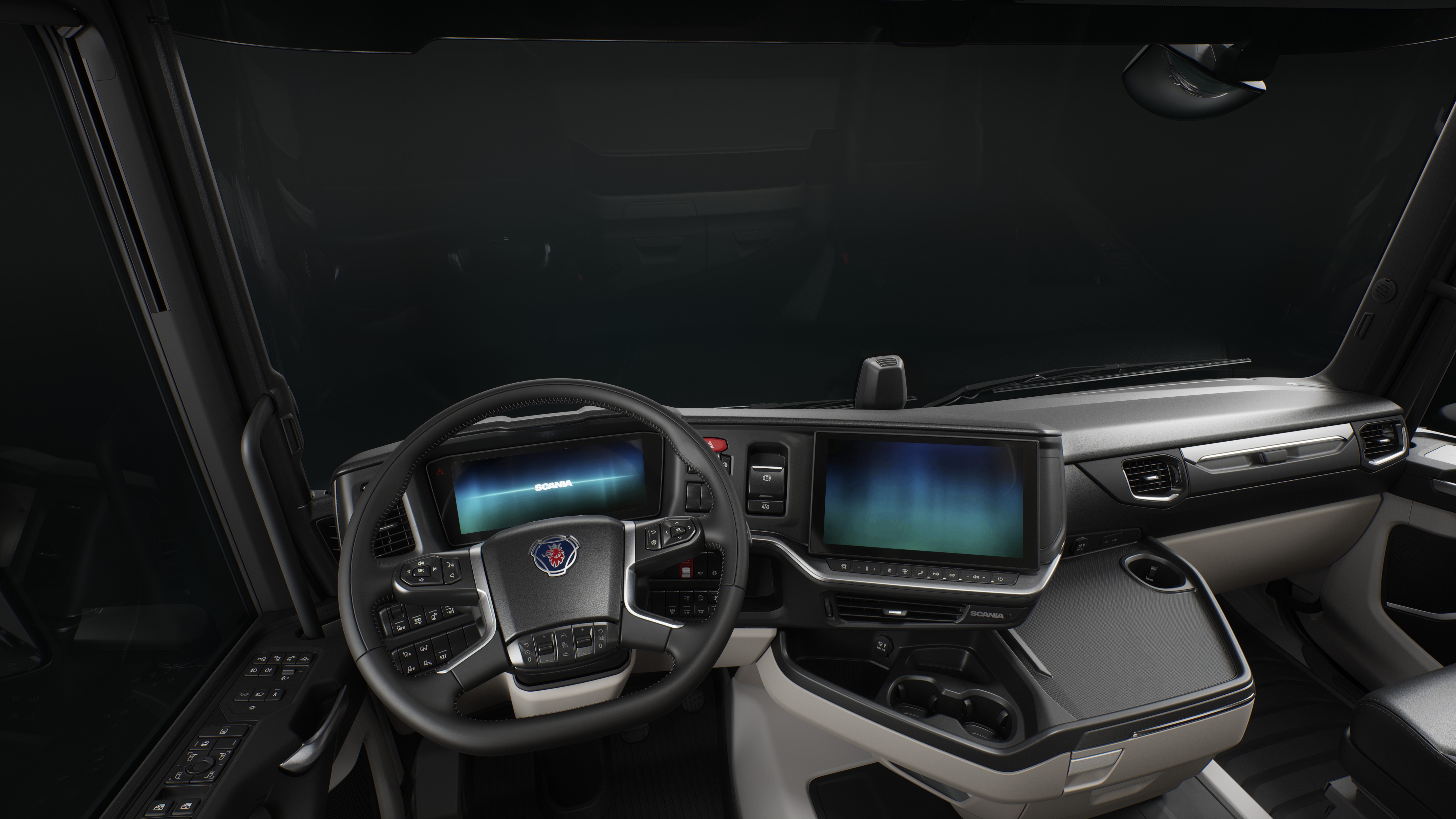    Scania Smart Dash představuje nejnovější generaci rozhraní mezi člověkem, nákladním vozidlem a širokou paletou služeb, které jsou na něj napojené. Řidič si vybere, které informace chce zobrazit nebo vynechat, a celé řešení je vytvořeno tak, aby bylo intuitivní a uživatelsky přívětivé. Používá chytrou kombinací fyzických a digitálních ovládacích prvků, které nabízejí dokonalý přehled a přímočaré ovládání, aniž by řidiče přetěžovaly.    