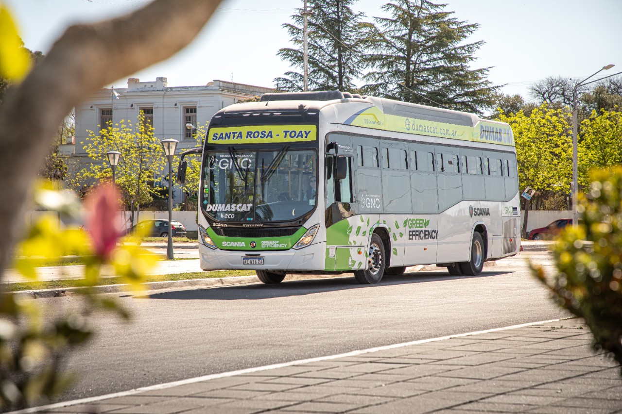 LA PAMPA: LA FIRMA DUMASCAT INICIÓ UNA PRUEBA CON EL BUS A GNC DE SCANIA