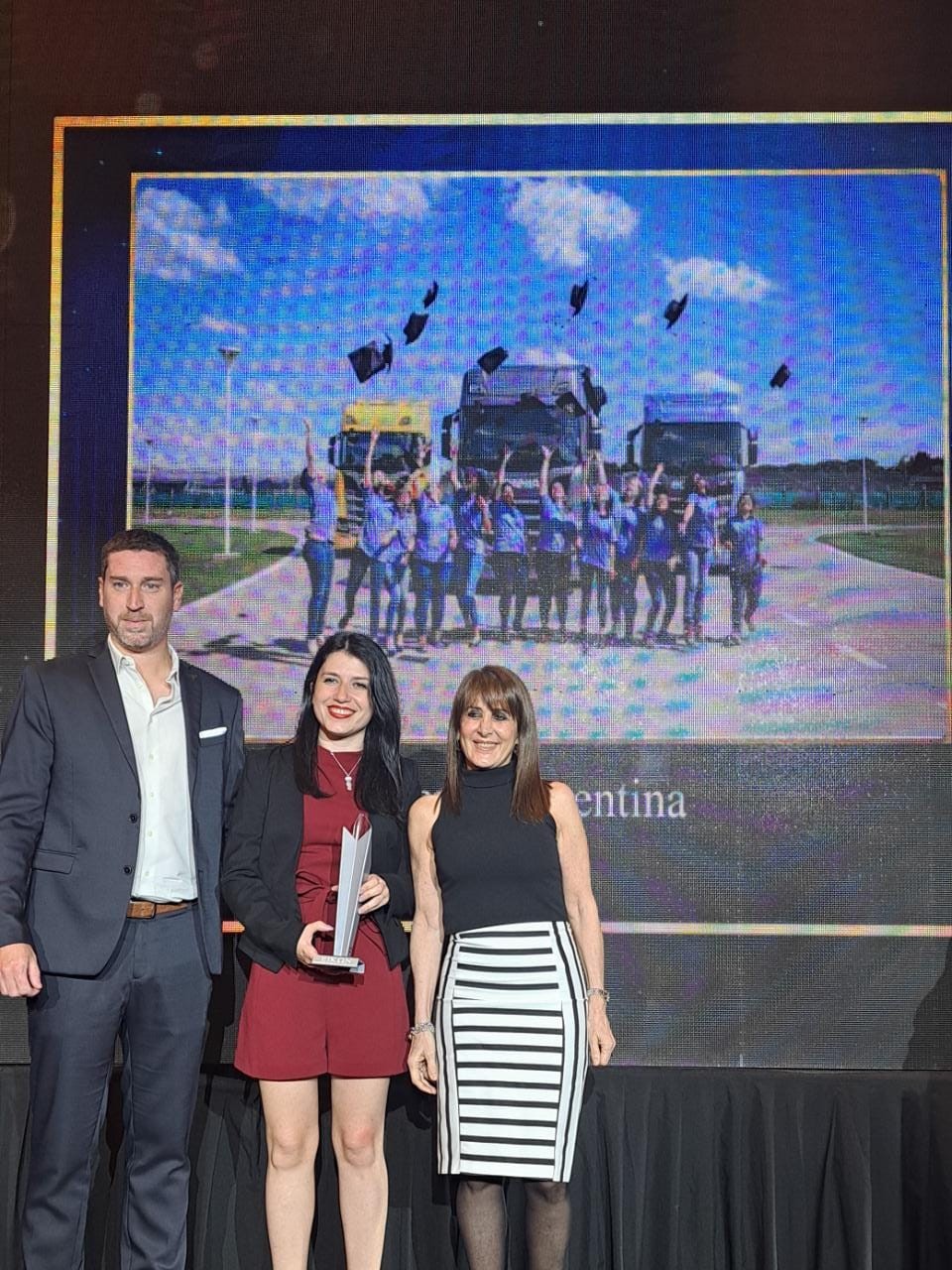 “CONDUCTORAS” DE SCANIA GANÓ EL PREMIO EIKON DE PLATA