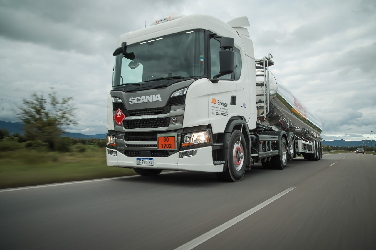 CAMIONES SCANIA A GNC, IDEALES PARA TRANSPORTAR COMBUSTIBLE