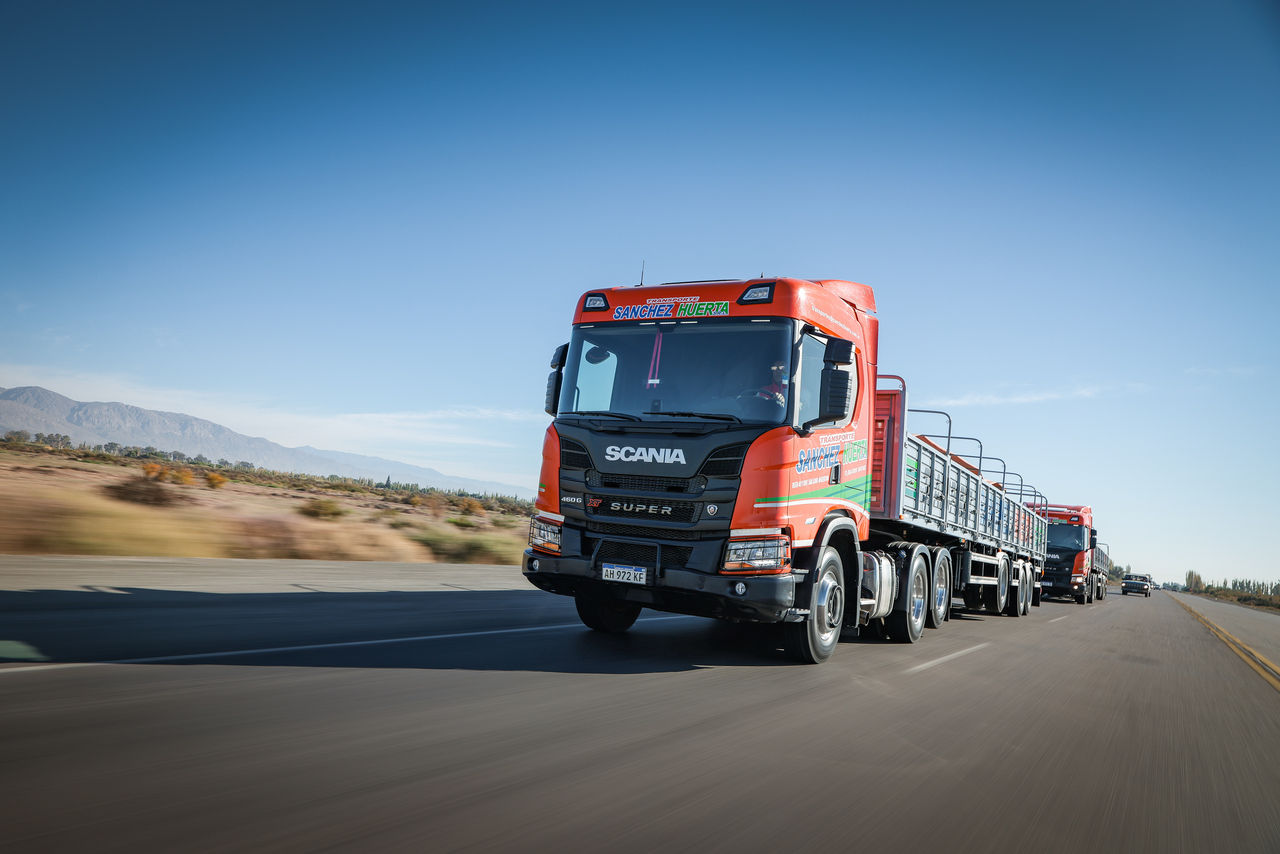  EV LOGÍSTICA INCORPORA SU PRIMER BITREN IMPULSADO POR UN SCANIA SUPER R550
