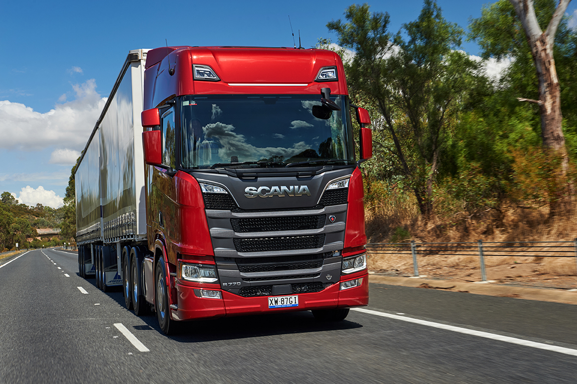 SCANIA V8