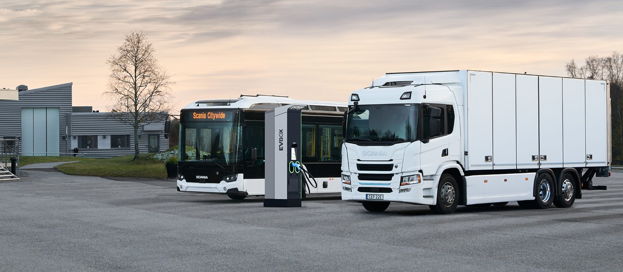 Charging solutions with Scania Citywide BEV 2-axle and Scania 25 P BEV 6x2 rear-steer general cargo transport