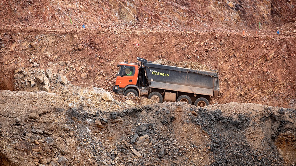 Off-road outbound mining truck
