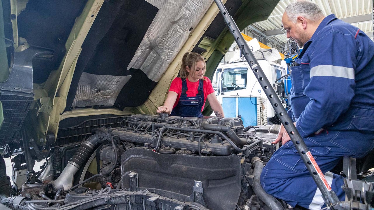 Scania professionnalise l’orientation des étudiants avec les Student Mentors