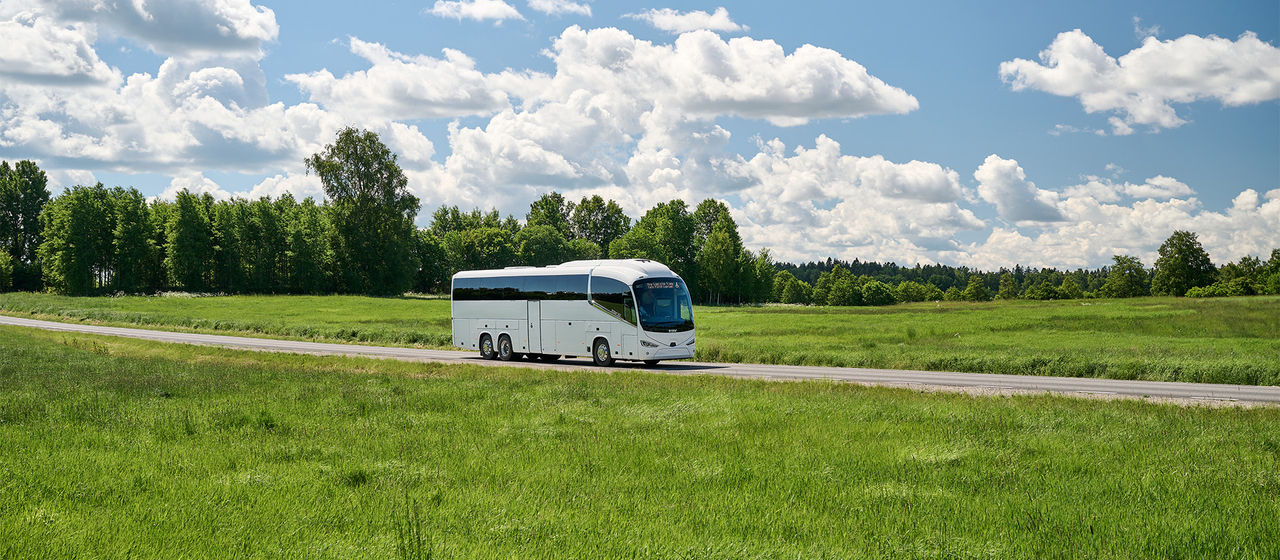 Bus Scania sur la route