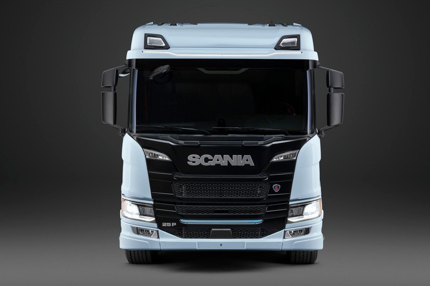 détails de l'avant d'un camion électrique Scania