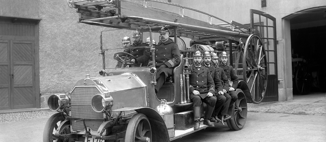 1912: Първата пожарна кола 