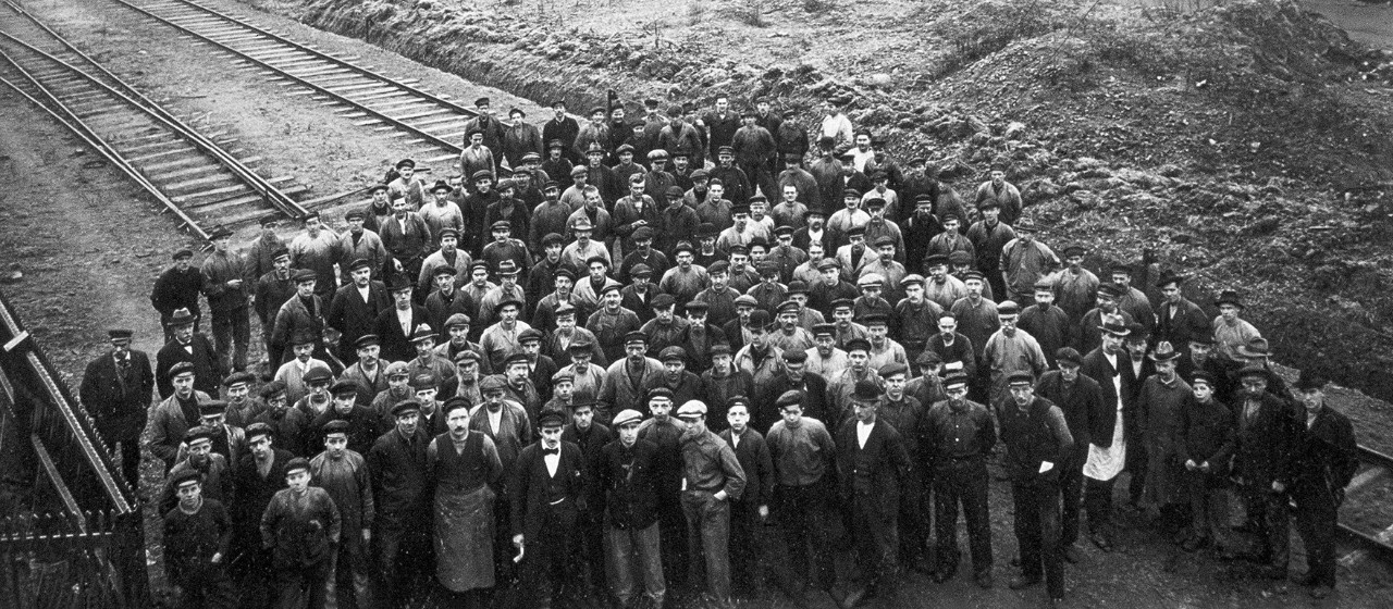 1921: Финансови затруднения 