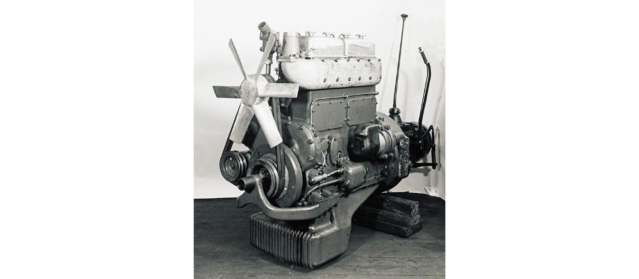 1939: Първият цялостен двигател - "Роял" 