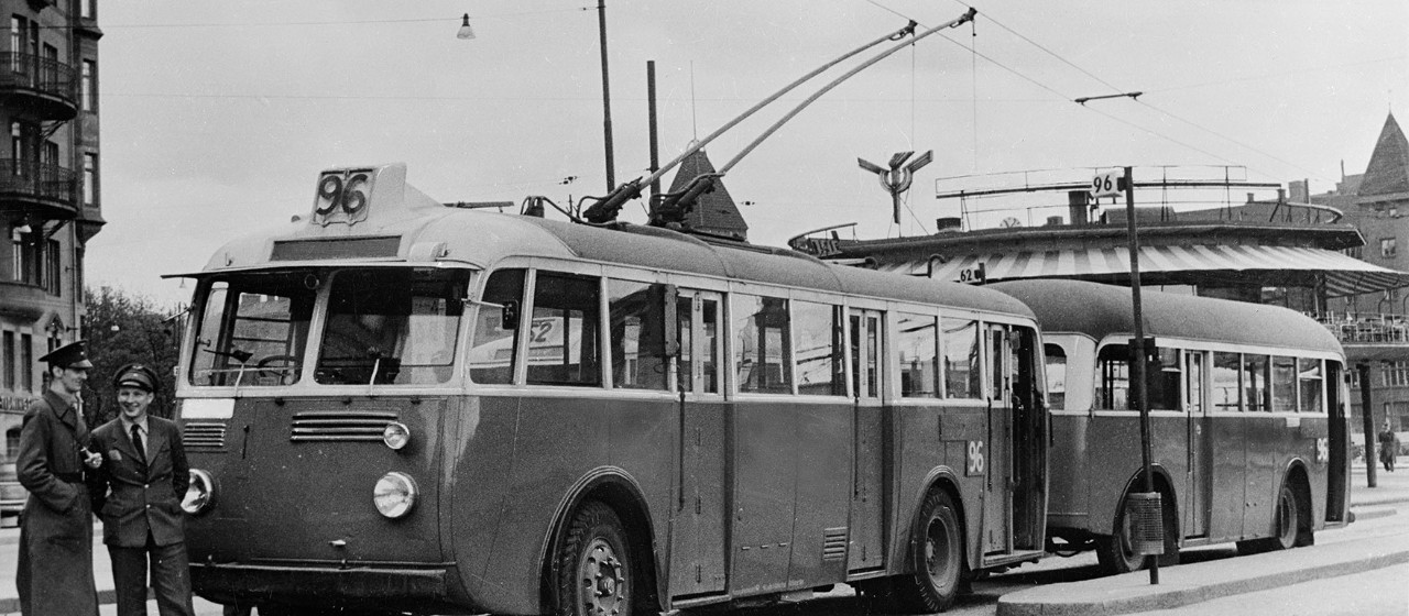 1940: Доставен е първият електрически автобус 