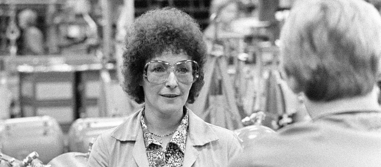 1974: Подобрена физическа работна среда 