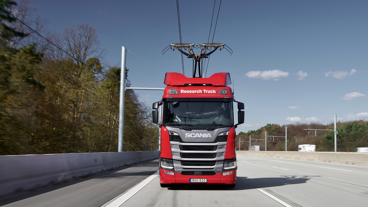 Scania beteiligt sich an bahnbrechender britischer Machbarkeitsstudie für E-Strassen