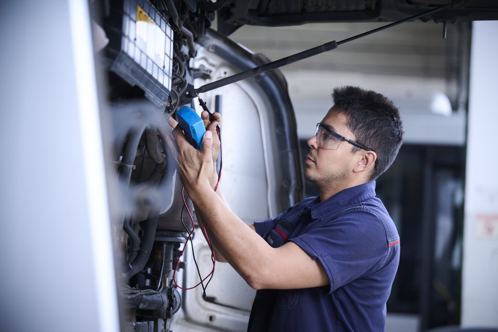Scania lance «Scania 360», un portefeuille de services modulaires. Le lancement commence en Europe et s'étendra ensuite à d'autres régions. Scania 360 constitue la base de solutions de ser-vice sur mesure pour les clients, quel que soit l'endroit où ils vivent ou travaillent. Avec des ser-vices standardisés et pilotés par les données, Scania peut tout offrir à ses clients: de l'augmentation du temps de fonctionnement à l'exploitation sans souci.