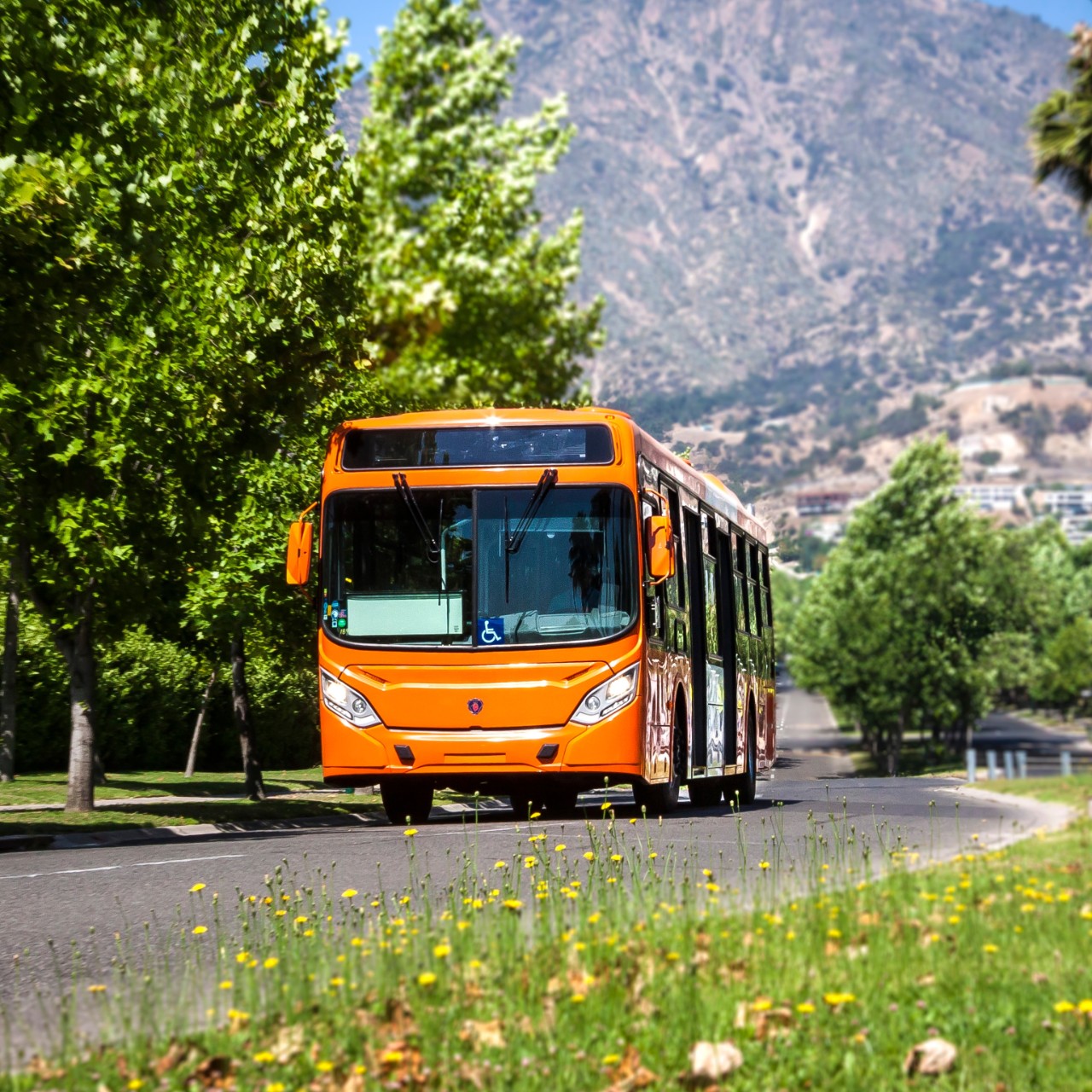 Scania presenta primera flota interconectada sustentable para Transantiago
