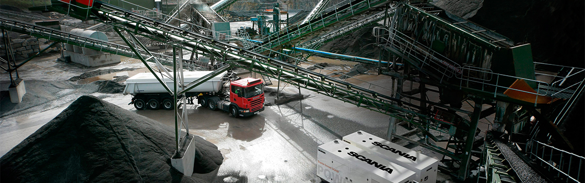 Trituradora de piedras Terex, alimentada por un motor industrial Scania de 9 litros