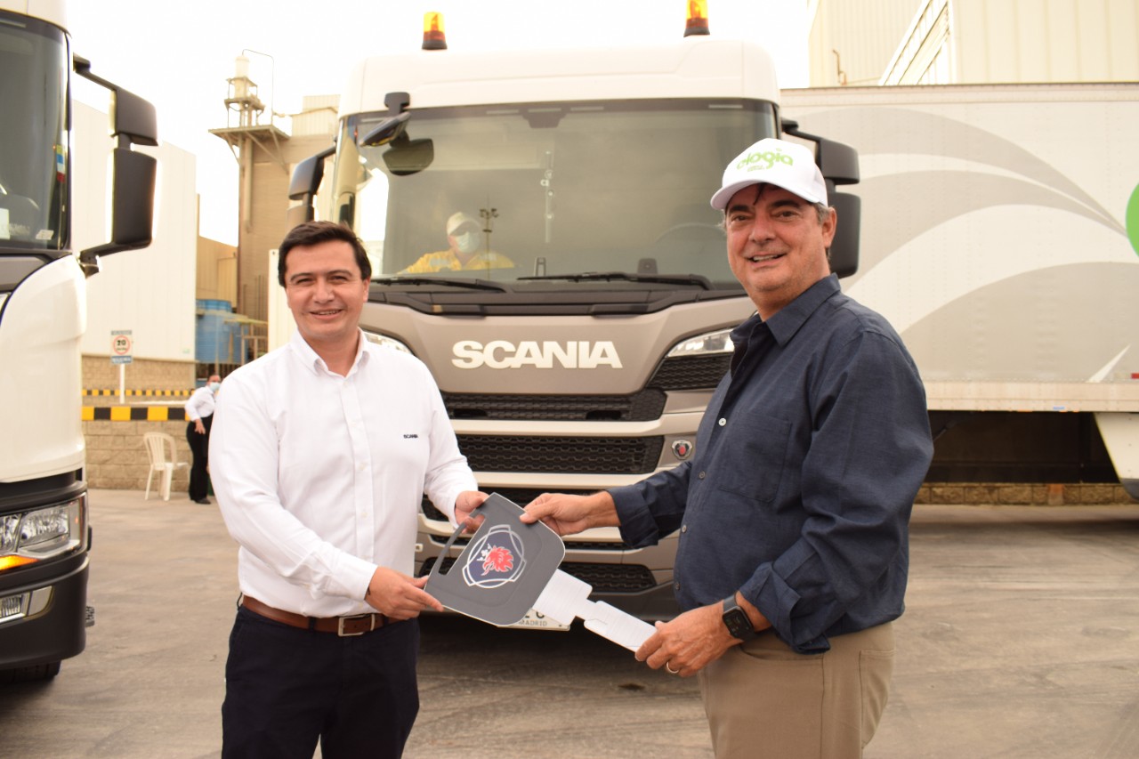 Scania Hace Entrega De 50 Tractocamiones A Gas Para ELOGIA
