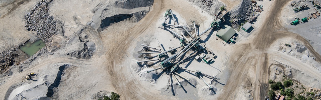 Trituradora de piedras Terex, alimentada por un motor industrial Scania de 9 litros