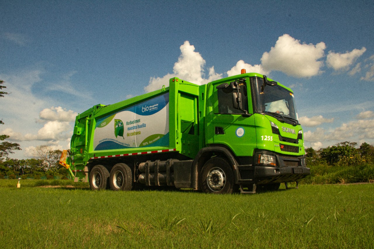 Camión a gas Rígido compactador de basura Bioagrícola del Llano