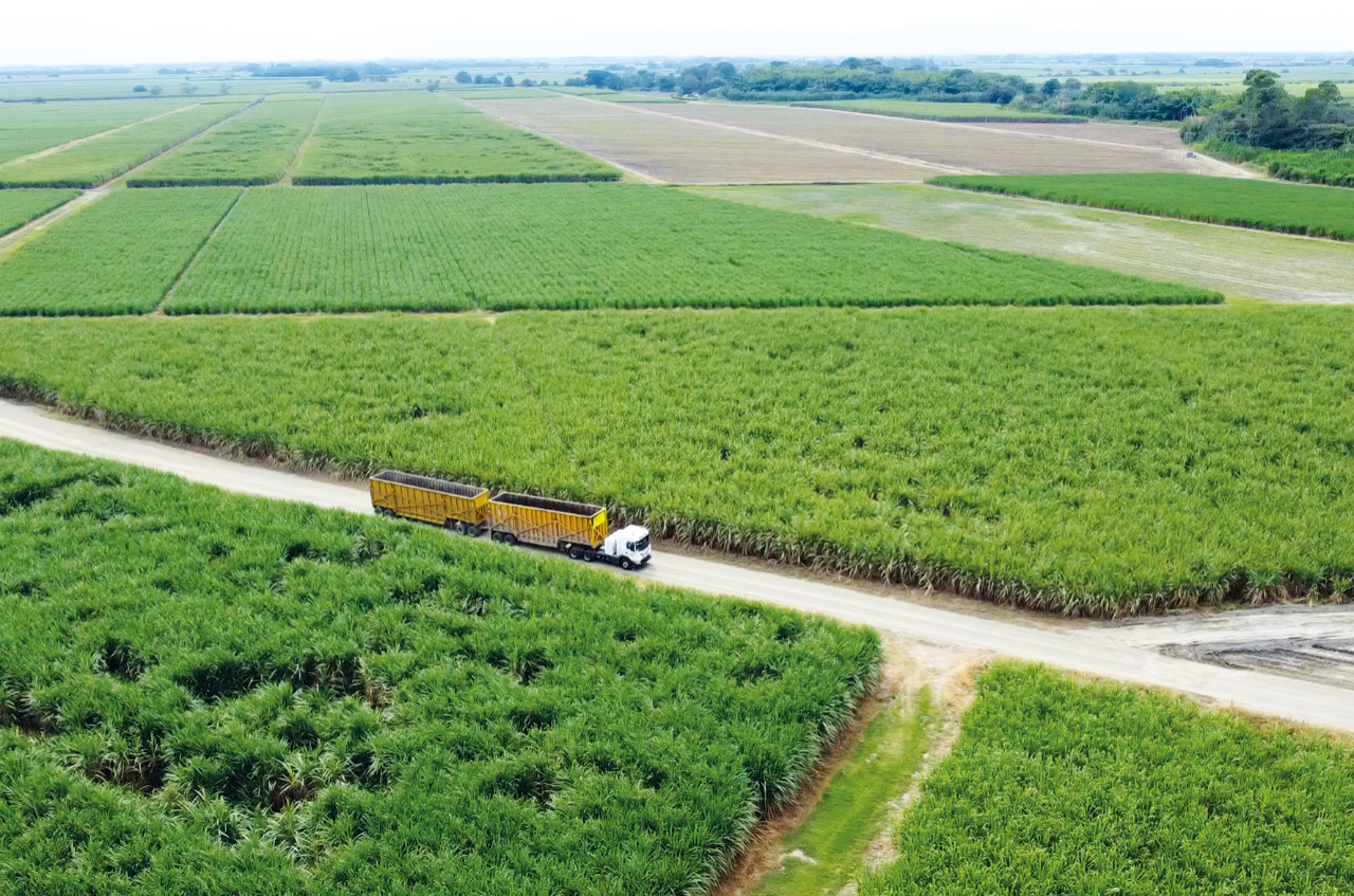 Camión de Scania en la lejanía