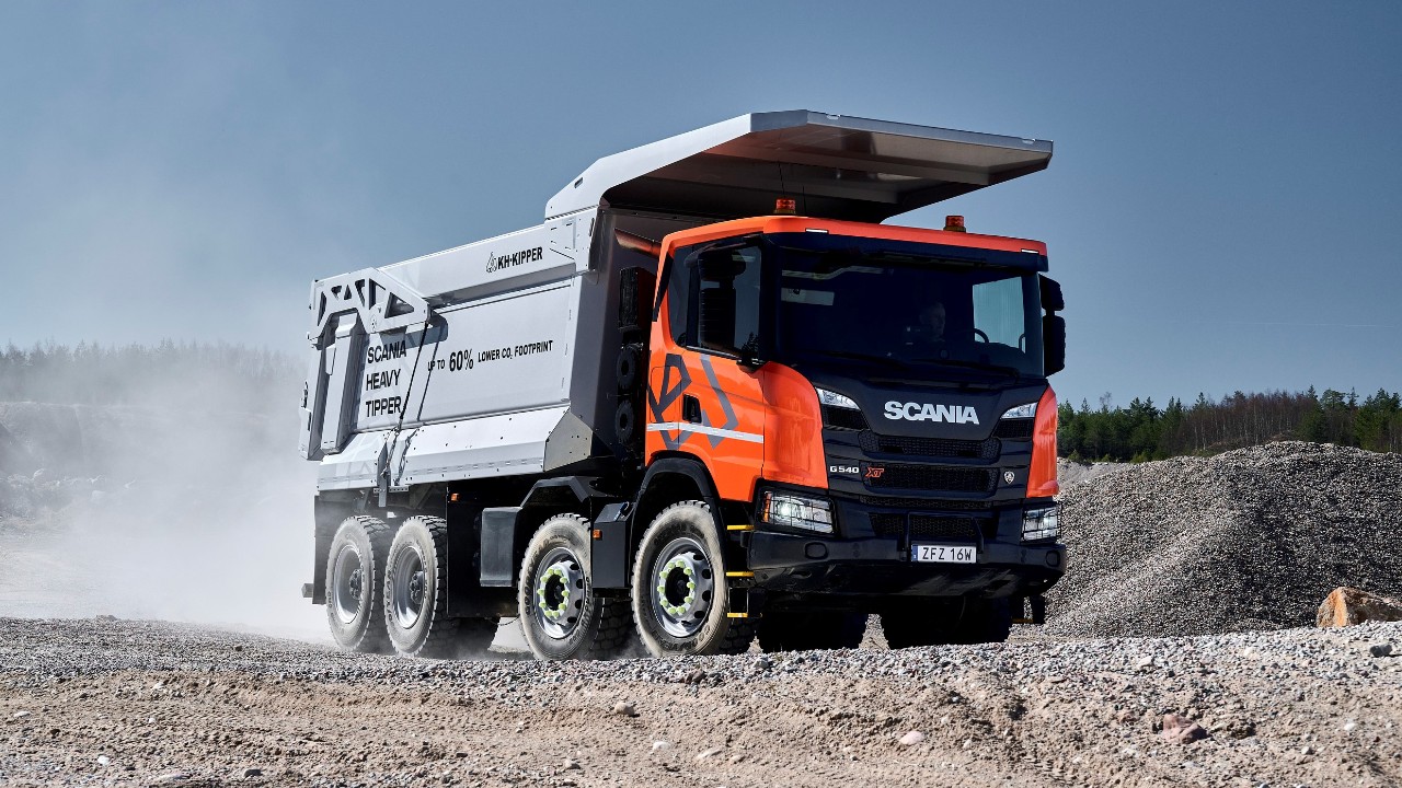 Těžký sklápěč Scania G 540 XT 8x4, ilustrační foto.