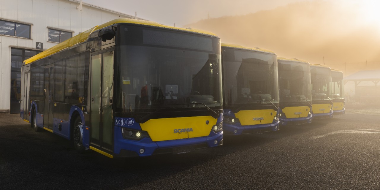 Pět nízkopodlažních autobusů Scania Citywide doplní flotilu trolejbusů v Teplicích. Jako první v Česku nahradí zrcátka kamerami