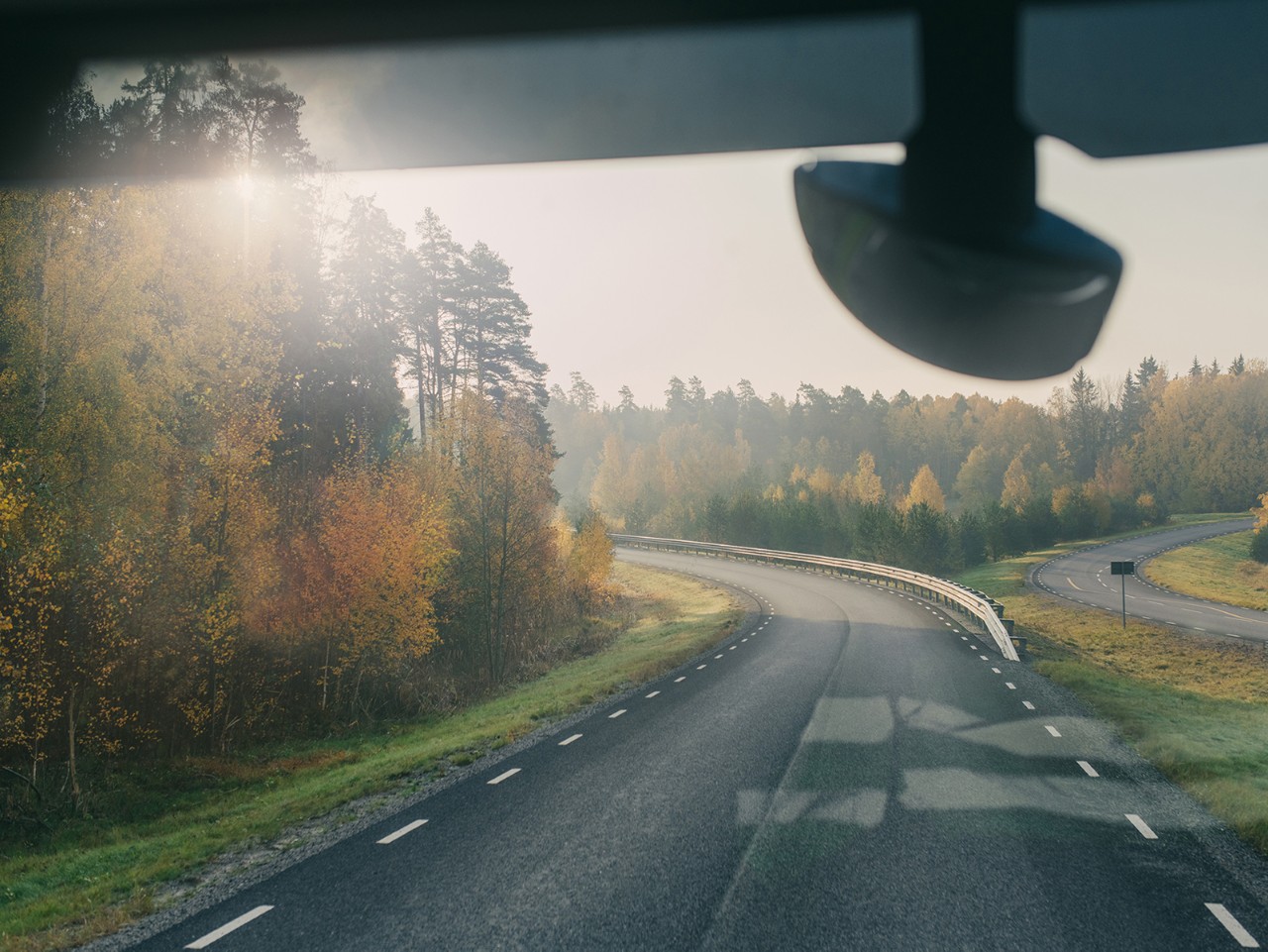 Přední okno se zrcátkem na nákladním vozidle Scania