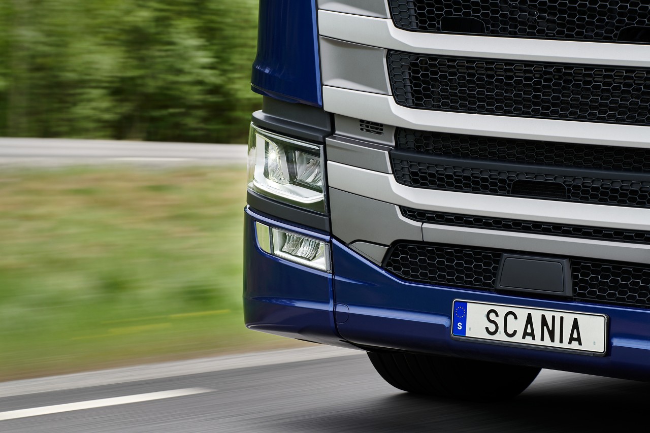 Scania Lkw, blau, Straße