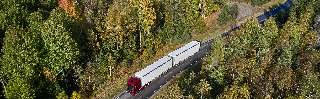  Lkw auf einer Straße