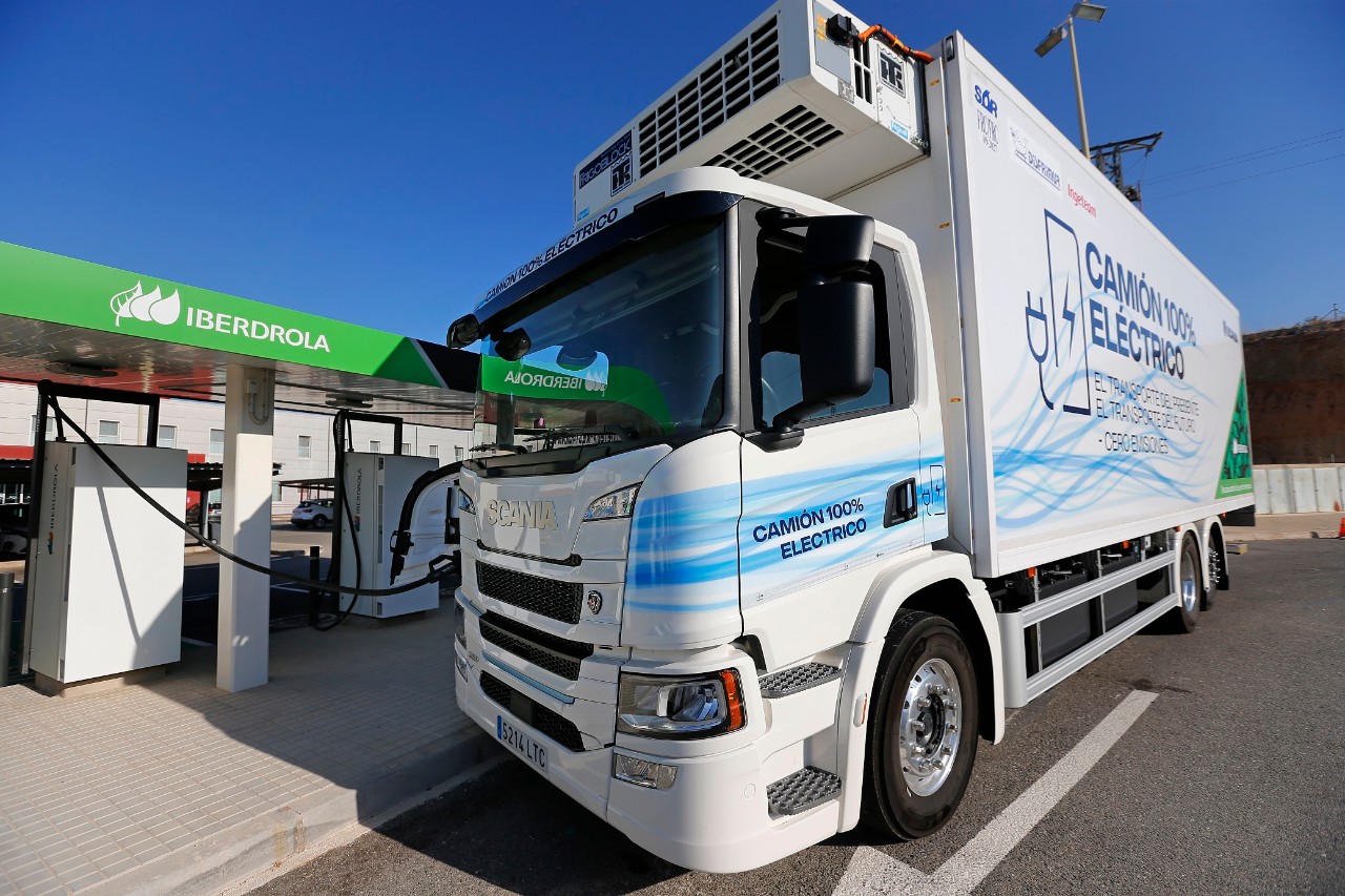 Iberdrola y Disfrimur comienzan las pruebas con dos vehículos Scania del primer Corredor Mediterráneo para el transporte sin emisiones 