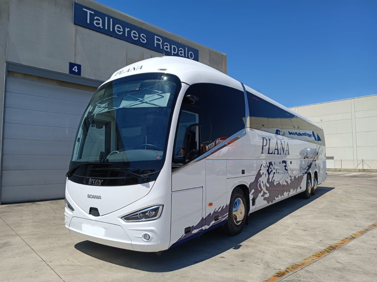 Autocares Plana amplía su flota con 12 autocares Scania
