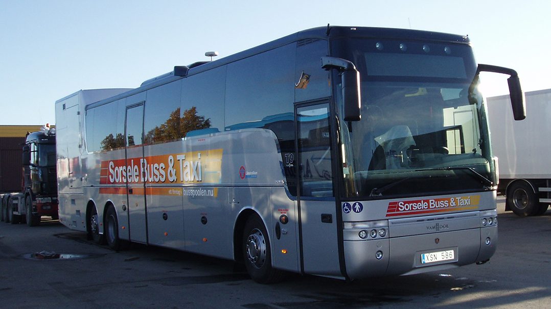 Autobús de carga y pasajeros