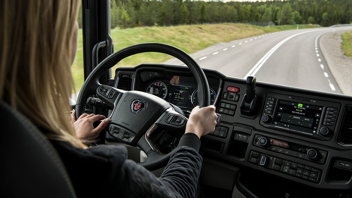 Kommunikaattorin vaihto Scania