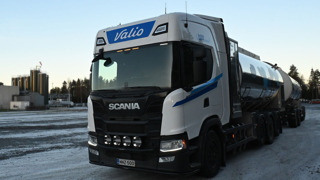 Paineistetulla biokaasulla (CBG) kulkeva maidonkeräilyauto