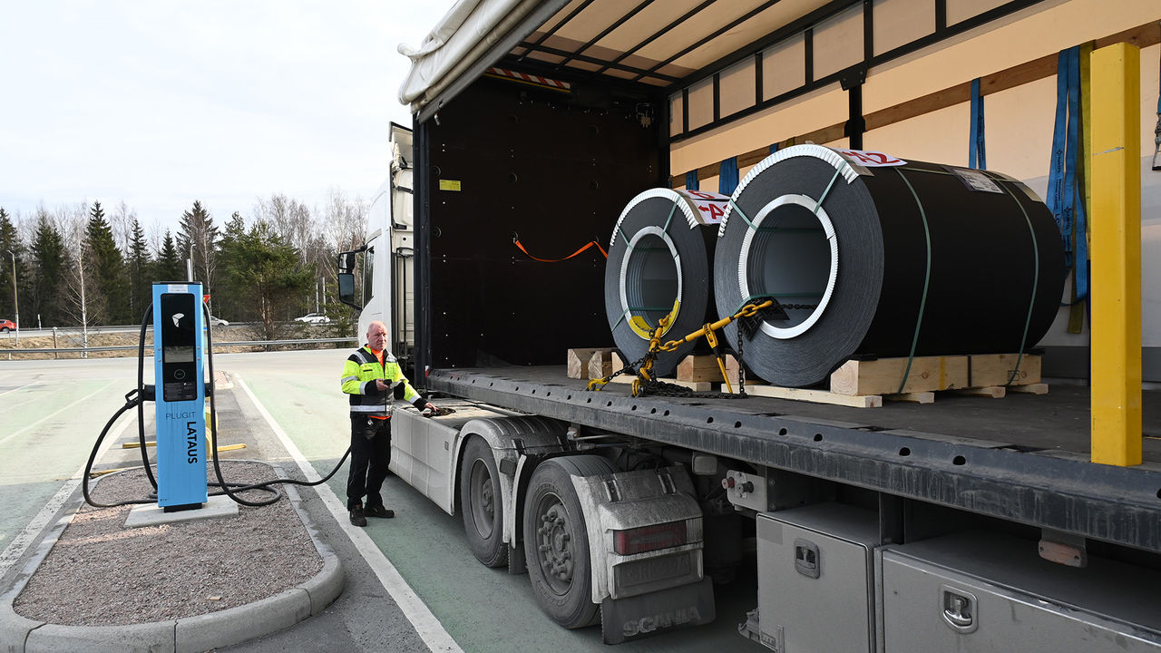 Scania sähkökuorma-auton lataus