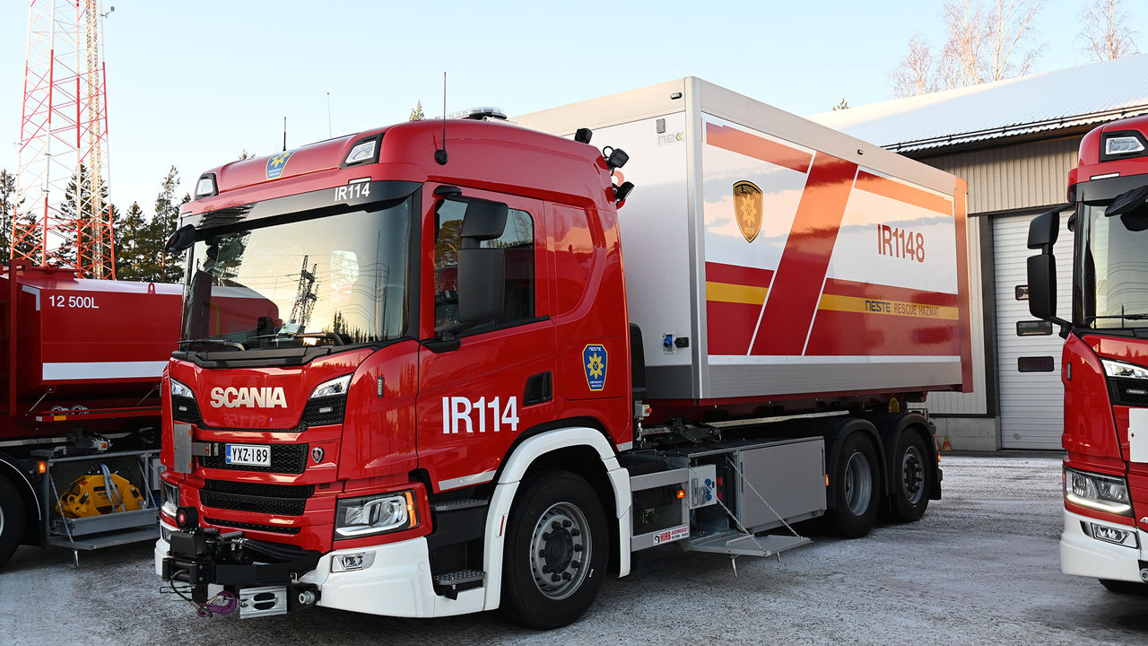 Dynaset 19kVa generaattori asennettu varustelaatikkoon