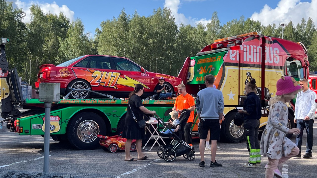 Hinausauto spottauspäivässä