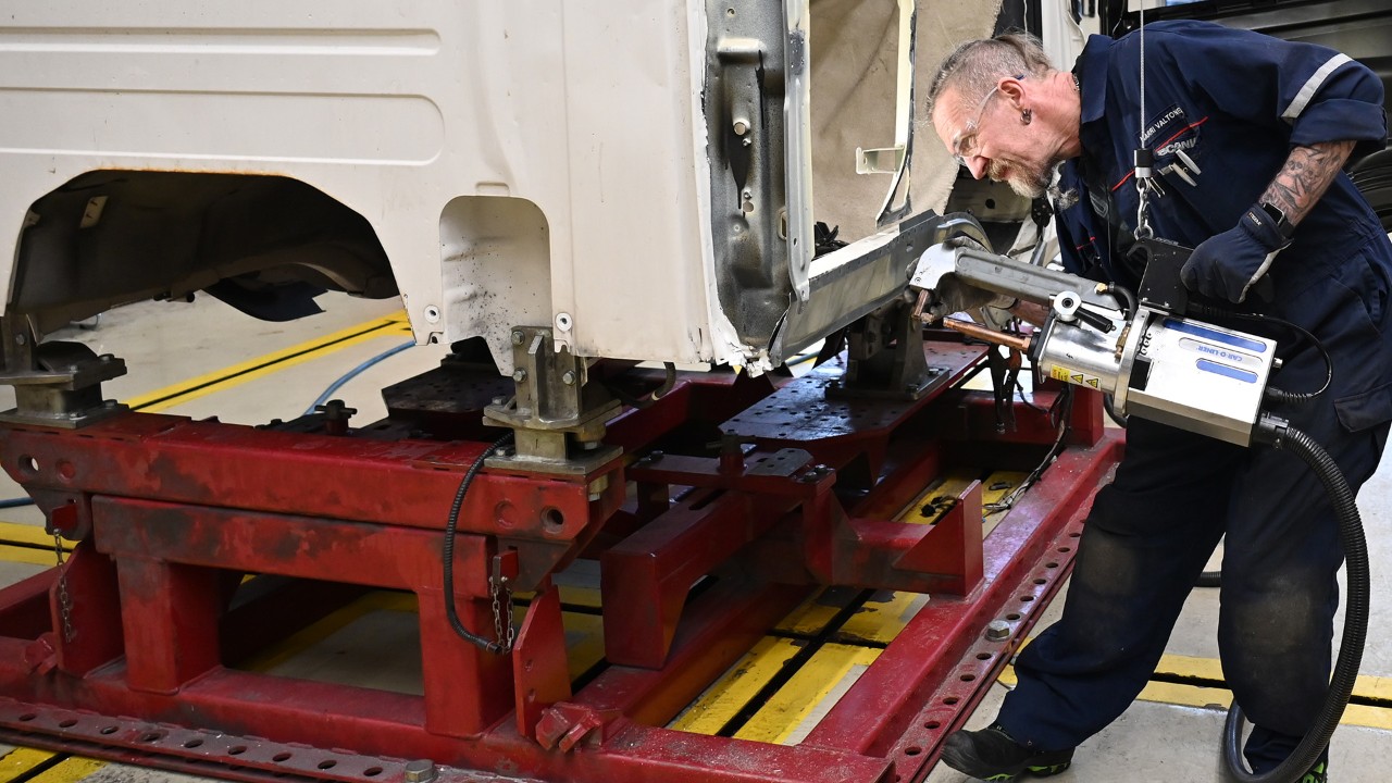 Kuorma-auton korikorjaus ja purkuosat