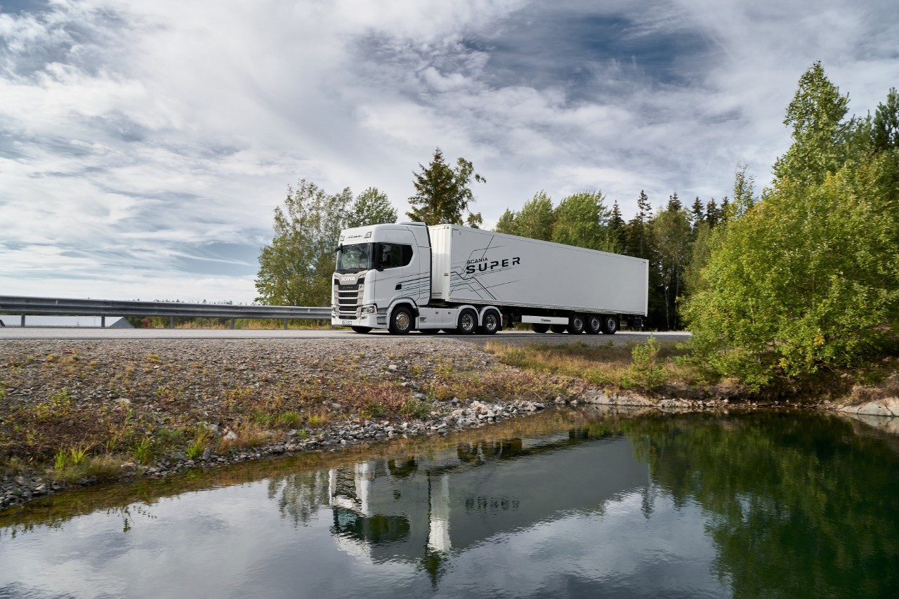 Perävaunu-ja päällirakennehuolto ja perävaunu korjaus Scania