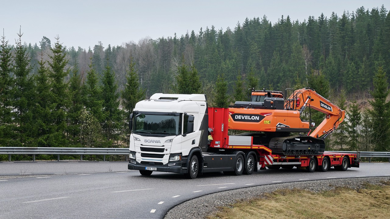 Raskas sähköinen kuljetus-kalusto: Scania 25P kuorma-auto maantiekuljetus