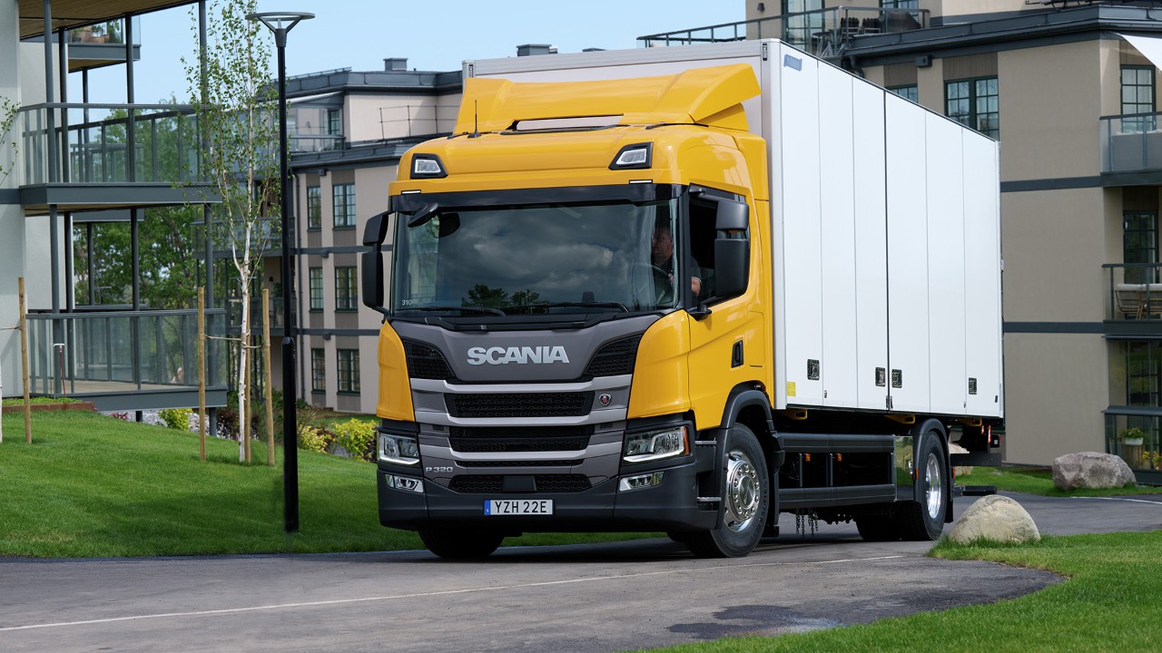 Scania P 320 kuorma-auto kaupunkiin jakeluautoksi