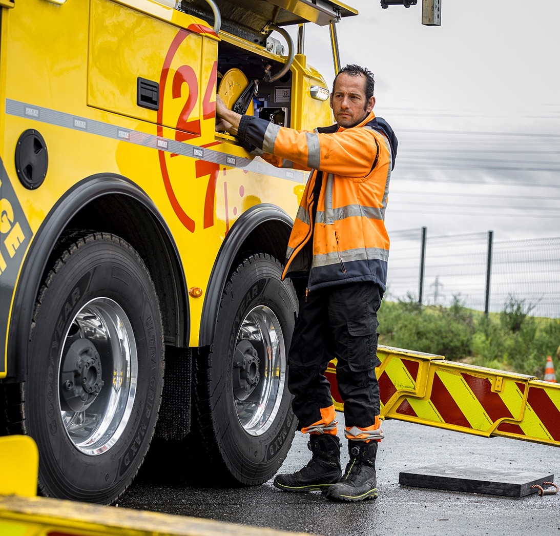Adaptable et technique, le véhicule assure des interventions efficaces et rapides sur les axes routiers.
