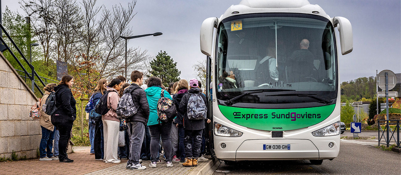 Express Sundgoviens accompagne l’école paroissiale d’Altkirch, en route pour une visite de Strasbourg.