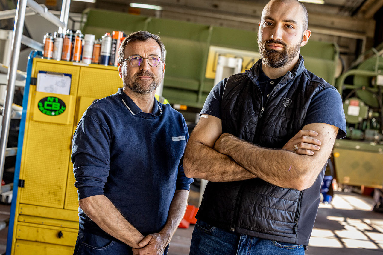Christophe Dupont, chef d’équipe et Louis Bulliard, responsable services Scania Dijon.