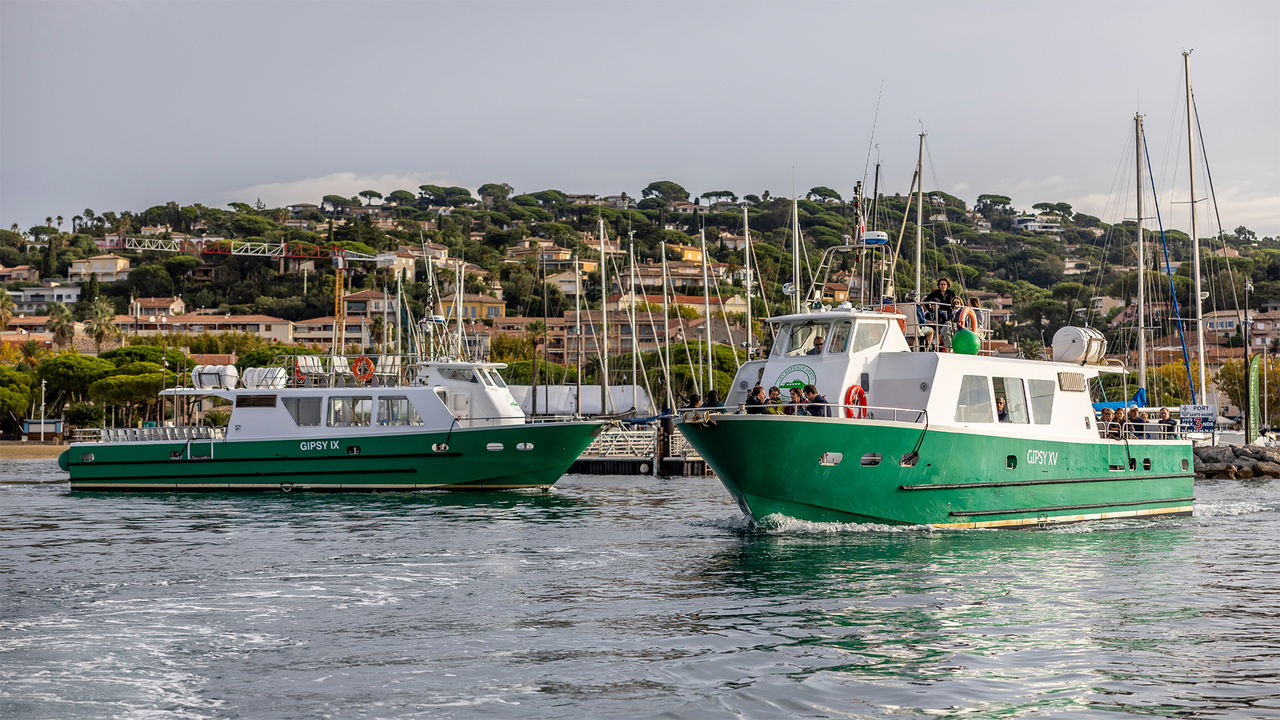 La navette tout électrique incarne l’engagement environnemental des Bateaux Verts.