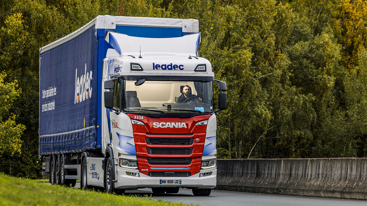 Avec ses partenaires Jolival et Leadec, Scania Production Angers met en place une logistique décarbonée des emballages vides de son site. 