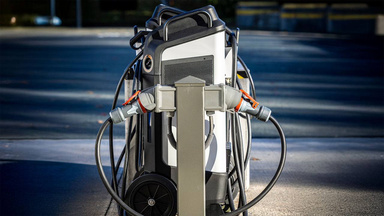 Deux chargeurs mobiles sont installés sur la plateforme Leadec.